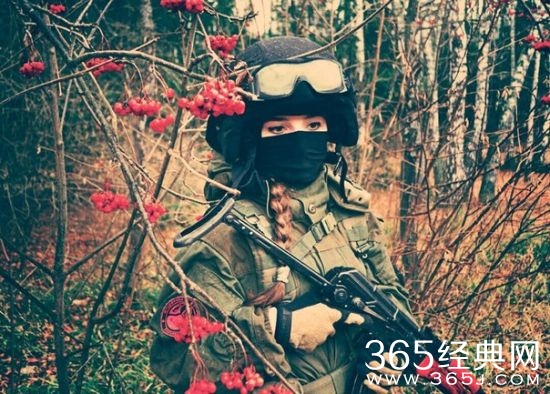 战斗民族“武装”小美女走红 被称俄罗斯的小龙女