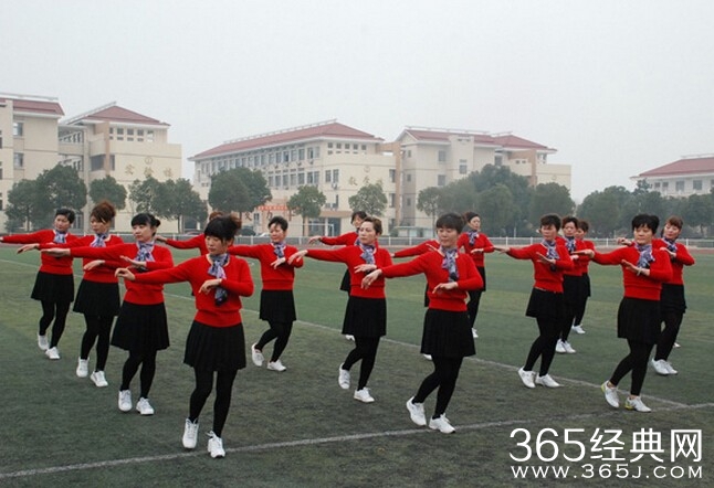 体育总局推12套广场舞小苹果_统一舞步只能跟我跳_365经典网