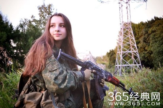 战斗民族“武装”小美女走红 被称俄罗斯的小龙女