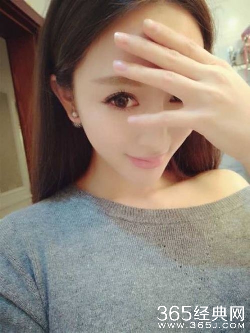 史上最美空姐玩战骰连胜爆红  被称“骰仙” 