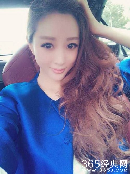 史上最美空姐玩战骰连胜爆红  被称“骰仙” 