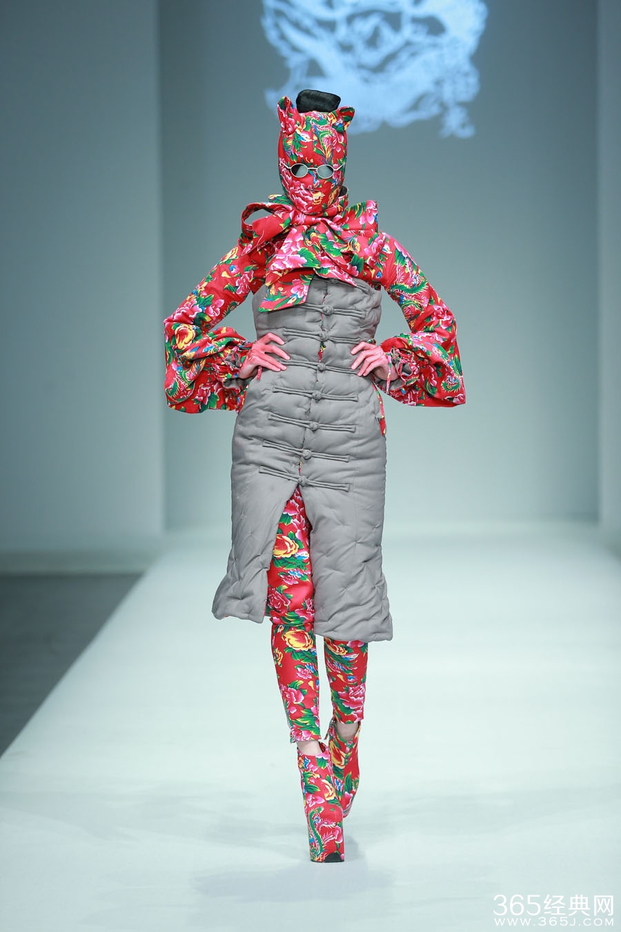 胡社光个人资料及代表作 胡社光是神经病吗奇葩时装作品盘点