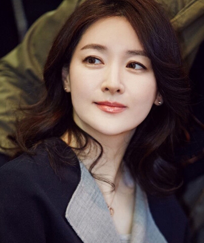 李英爱11年后重返荧幕 新剧一人分饰两角