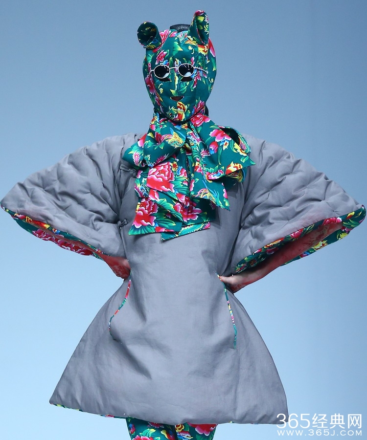 胡社光个人资料及代表作 胡社光是神经病吗奇葩时装作品盘点