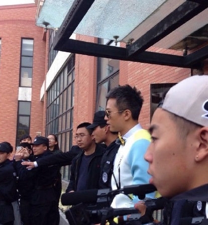 《跑男》邓超Angelababy碎花装亮相