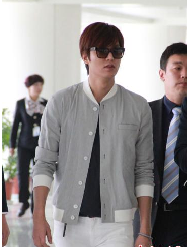 李敏镐被曝主动追求秀智 拉母亲与姐姐当“后援