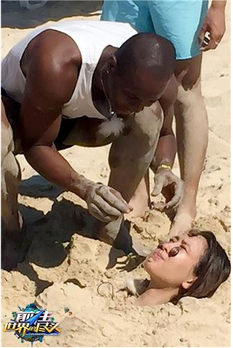 马苏遭蜗牛爬脸酷刑