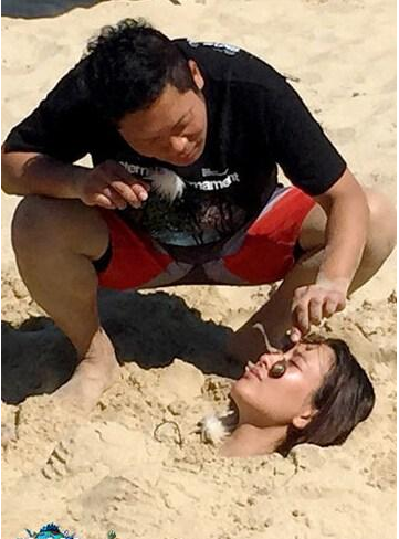 马苏遭蜗牛爬脸酷刑