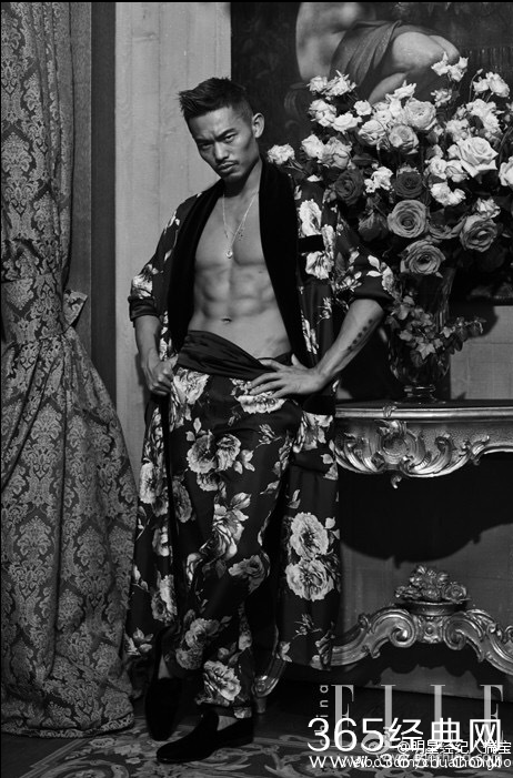 林丹拍大尺度写真