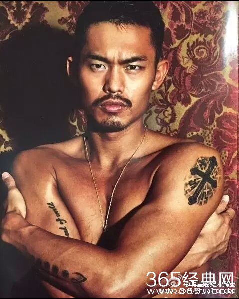 林丹拍大尺度写真