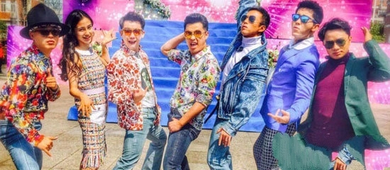 《跑男》邓超Angelababy碎花装亮相