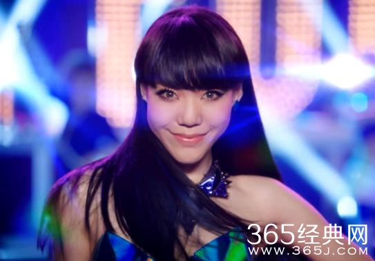 曝吴莫愁为了成名卖掉3套房 吸金1.3亿仍让爸妈住出租房