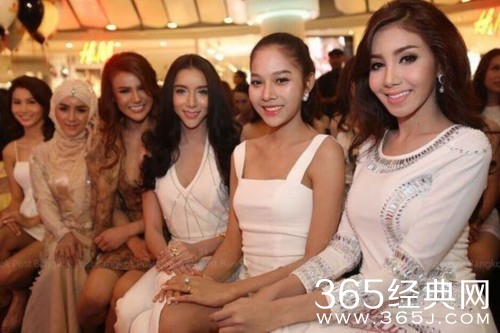2015泰国变性人选美大赛开幕 人妖爆乳争夺冠军高清图片