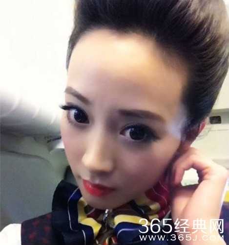 史上最美空姐“哥有钱”玩战骰连胜爆红 被称“骰仙”网络爆红图片