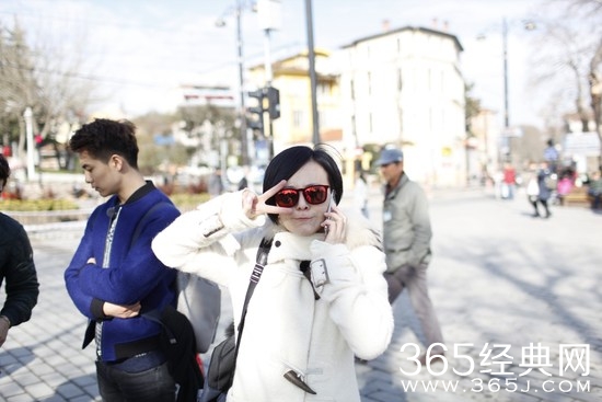 《花样姐姐》王琳状况多 身体瘫软被搀扶下船