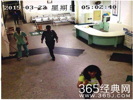 女子持刀砍人 保安空手接白刃有如神助