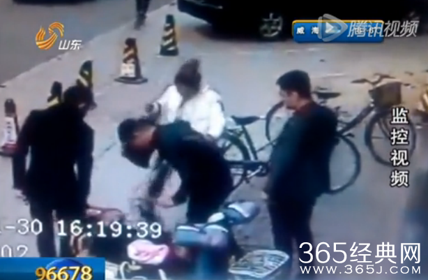 微信交友求艳遇男子给女网友发淫秽图片_被女子约出来暴打一顿视频在线观看_365经典网