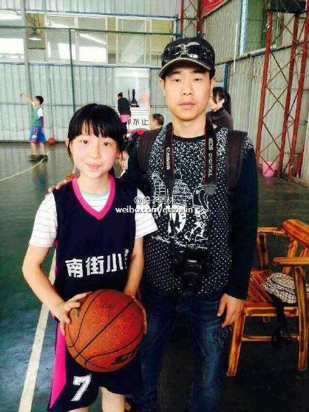 12岁篮球小萝莉范蕊雅球技惊人 范蕊雅个人资料照片