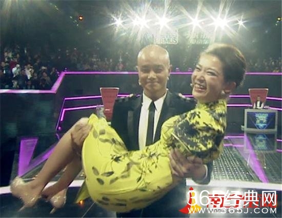 《超级演说家》断臂女孩雷庆瑶获乐嘉表白 网友：乐嘉真男人