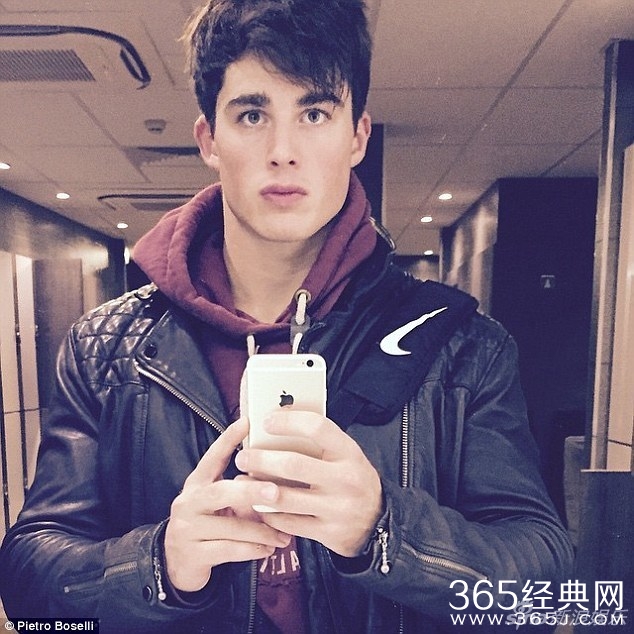 “最帅数学老师” 性感健身模特变身教师组图