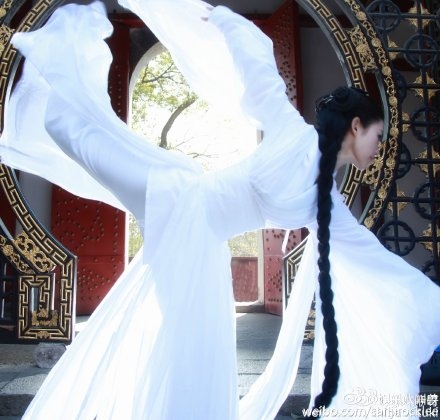 博主“喋喋咿呀”真实身份及个人资料 武汉体育学院美女COS小龙女