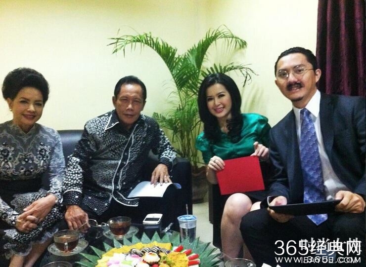 印尼美女主播格蕾丝·娜塔莉照片背景 印尼最性感主播Grace Natalie私房照