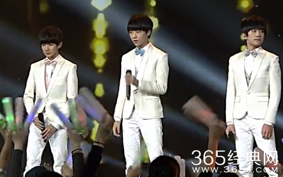 第22届东方风云榜TFBOYS《至少还有你+那些花儿》现场视频在线观看下载