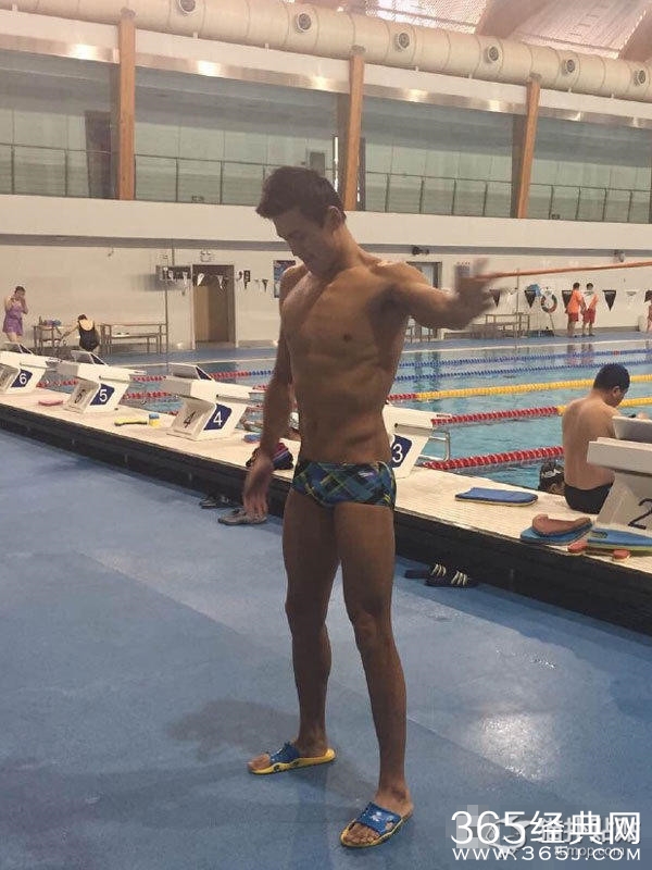 孙杨微博晒腹肌，尺度太大不敢看