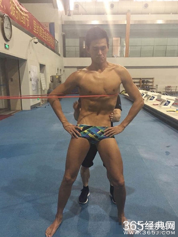 孙杨微博晒腹肌，尺度太大不敢看