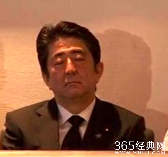 直播李光耀葬礼上安倍睡觉全程引世界热议