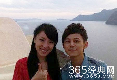 何炅与初恋女友海棠恩爱照被曝光 失恋后痛苦不已