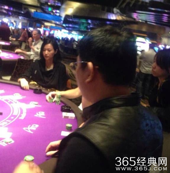 徐静蕾赌博照曝光 与黄立行美国度假
