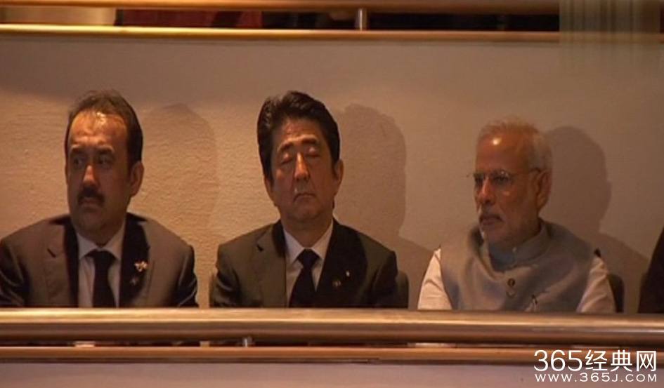 直播李光耀葬礼上安倍睡觉全程引世界热议