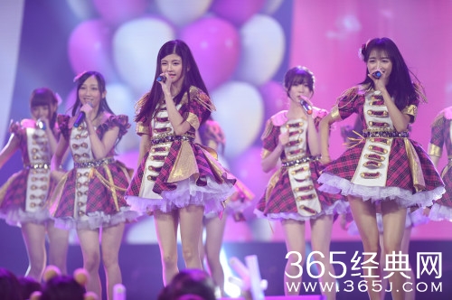 2015第22届东方风云榜颁奖盛典获奖名单 TFBOYS张杰周笔畅（2）