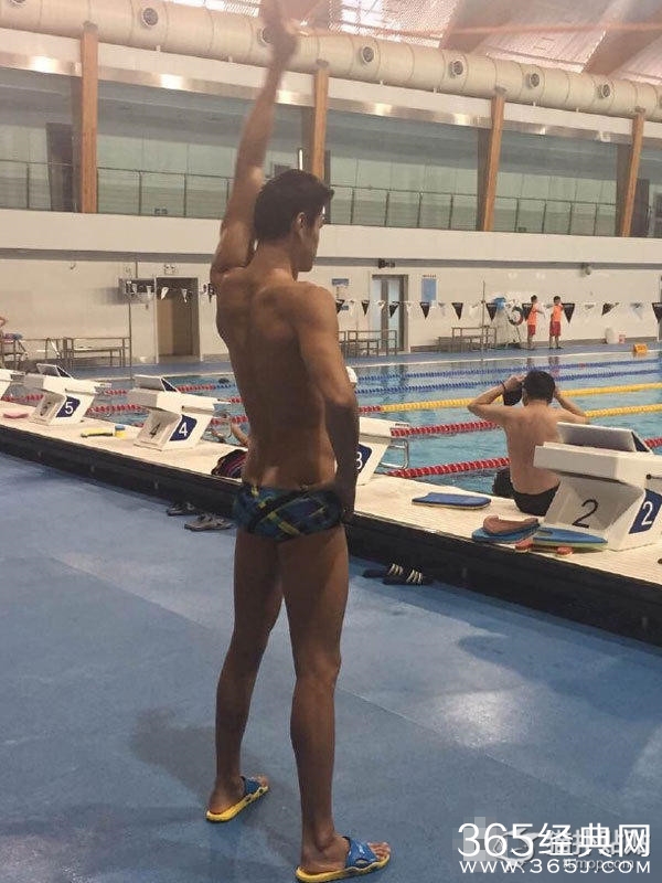 孙杨微博晒腹肌，尺度太大不敢看