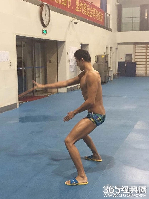 孙杨微博晒腹肌，尺度太大不敢看