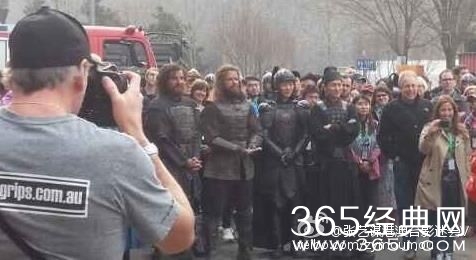 鹿晗《长城》古装造型曝光 穿盔甲搭戏刘德华