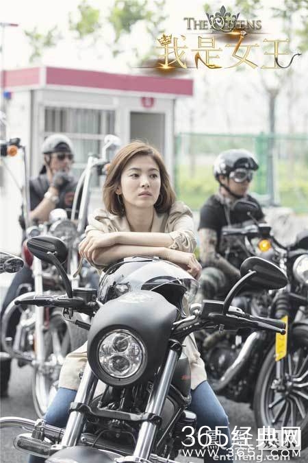 宋慧乔《我是女王》炫车技 搭档窦骁变飙车女神