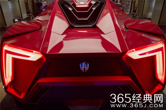 《速速与激情7》特辑现豪华超跑