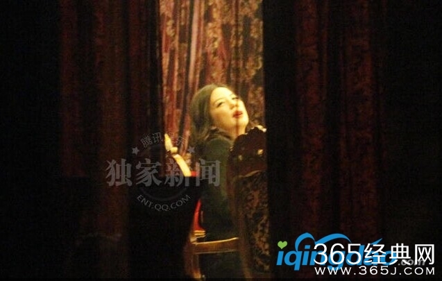 葛优醉吻赵薇真相竟是这般！葛优赵薇什么关系雷人照片曝光