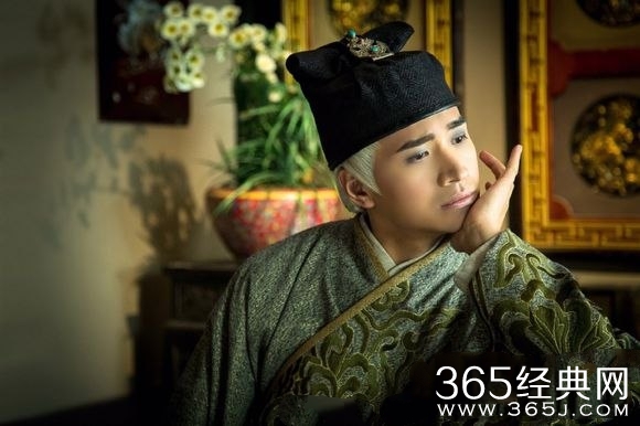 《少年四大名捕》安世耿是太监吗?为什么浓妆艳抹兰花指