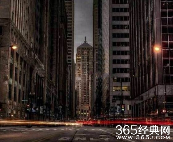 闪电侠救巴里的闪电和逆闪是一个时代的吗_闪电和逆闪之间有什么关系_365经典网