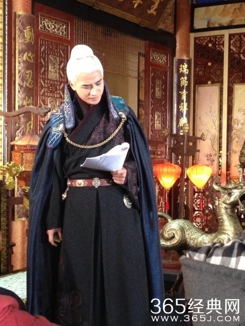 《少年四大名捕》安世耿是太监吗?为什么浓妆艳抹兰花指