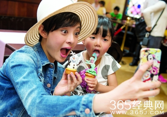 孙俪加盟真人秀《辣妈，辣包，辣宝宝》 现身迪士尼