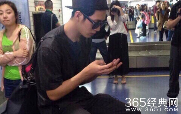 《花儿与少年2》姐弟团抵达伦敦 杨洋插足“正经夫妇”