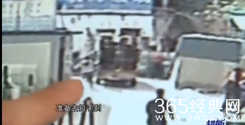 监拍6岁熊孩子偷开货车 吓坏警察叔叔