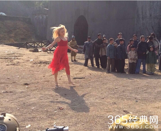 抗日剧再现大尺度剧照：女郎赤裸被刺 节操尽碎