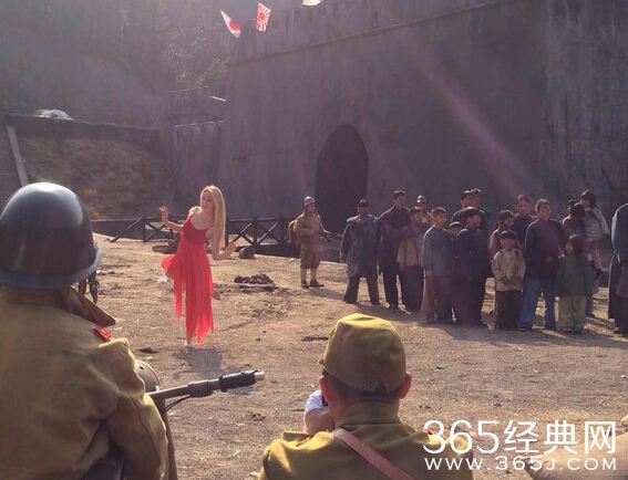 抗日剧再现大尺度剧照：女郎赤裸被刺 节操尽碎