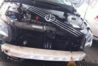 新款大众宝来被曝无防撞梁，使用泡沫充当当遇到追尾时十分危险