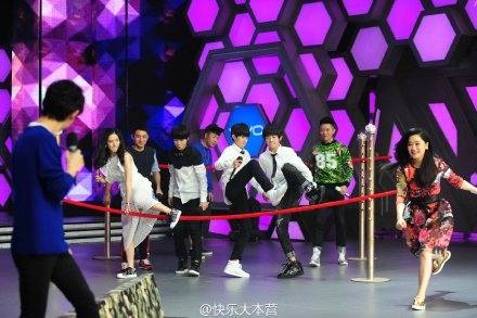 快乐大本营20150404期预告:Tfboys撞上凤凰传奇 互拼神曲